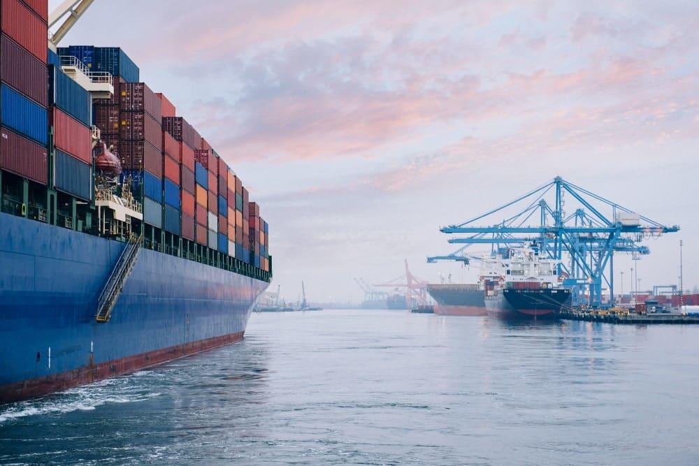 انخفاض أسعار الشحن البحري من الصين إلى العقبة